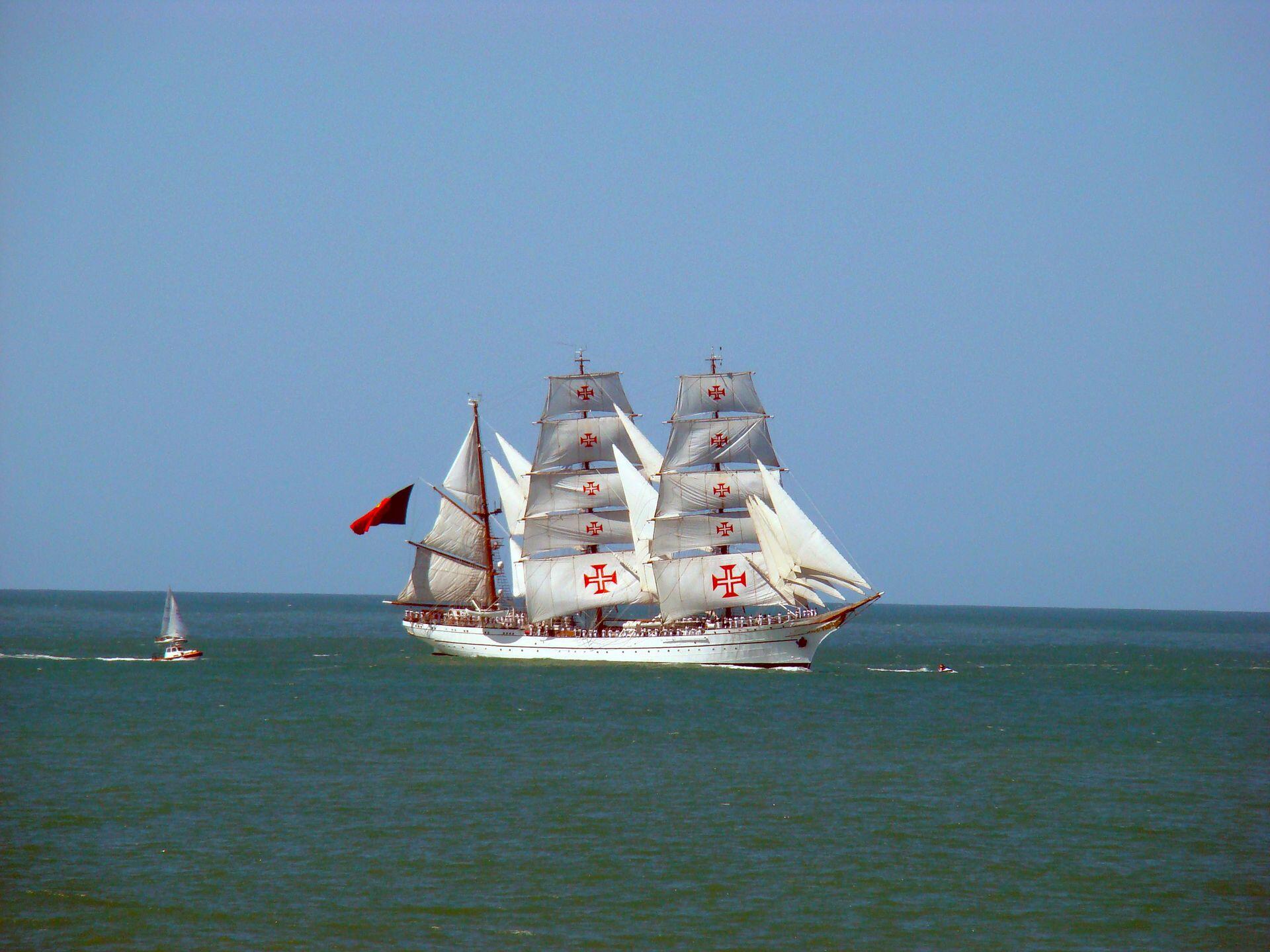 Gran embarcación a vela en el mar representando la flota británica en el Río de la Plata. Fuente: Juan Pablo Lancia.