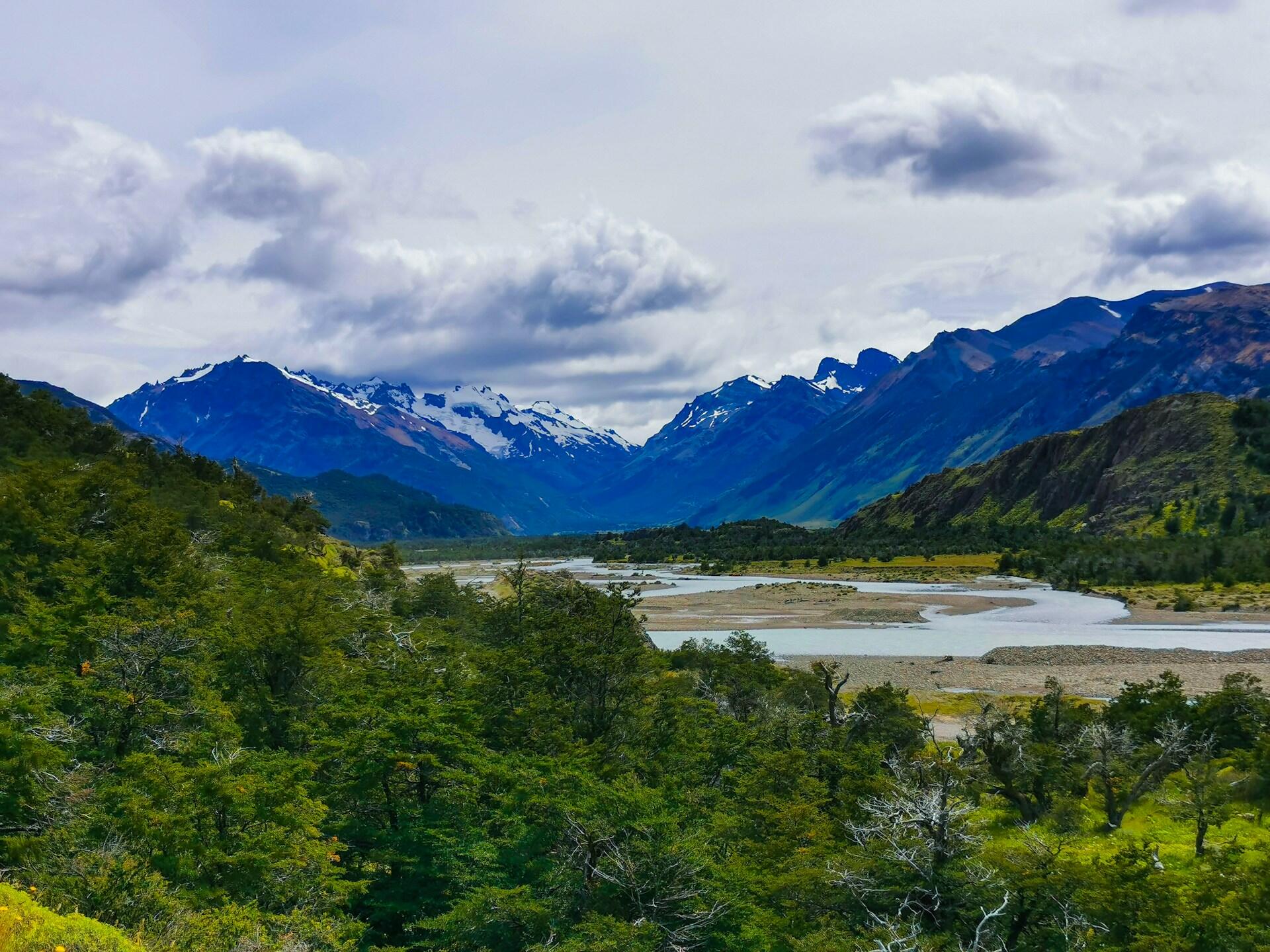 El Chaltén, Santa Cruz, Argentina: paisaje montañoso de la Patagonia. Fotógrafo: Florian Delee, Unsplash.