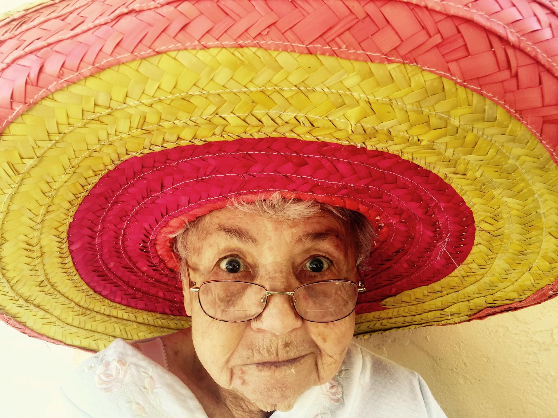 Spanische Dame mit Sombrero