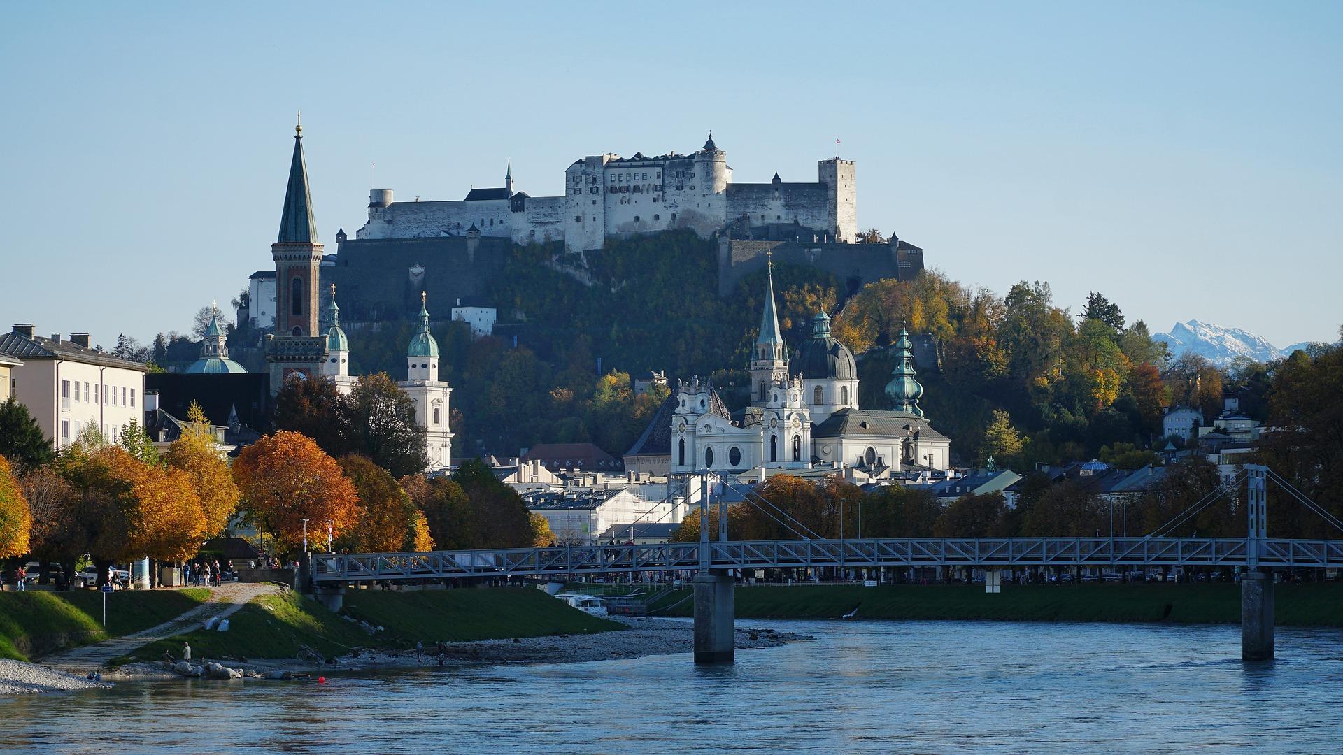 Wo kann ich in Salzburg Klavier lernen?