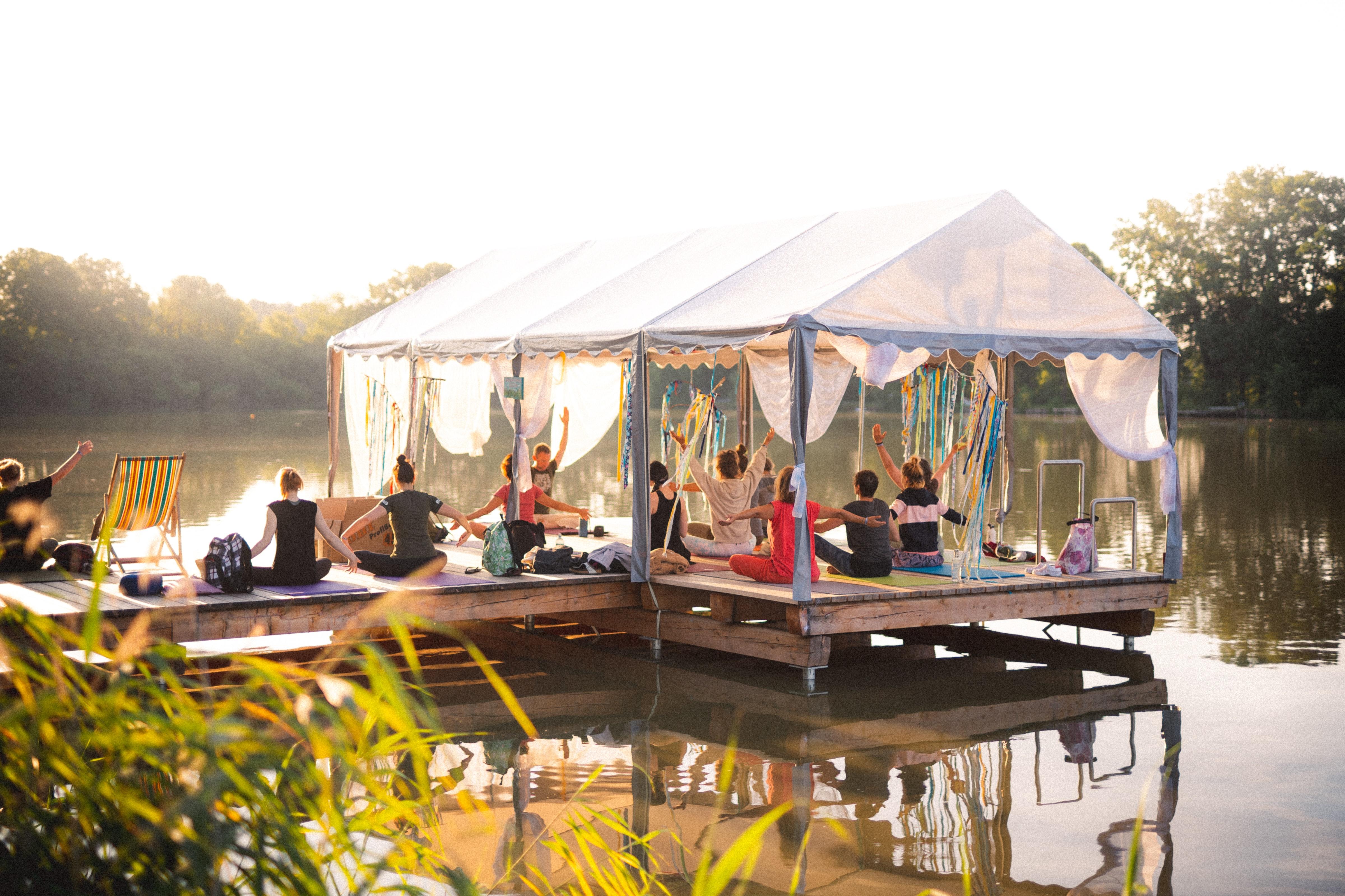 Wie finde ich Yoga Retreats?