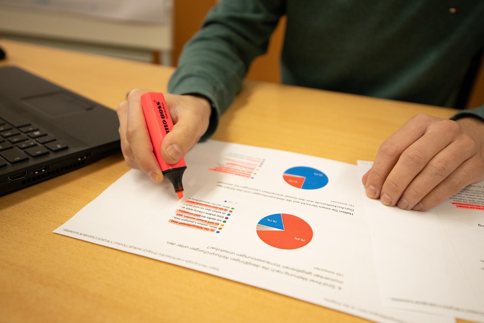 Daten auswerten, Daten analysieren braucht viel Zeit und vor allem das nötige Know-how.