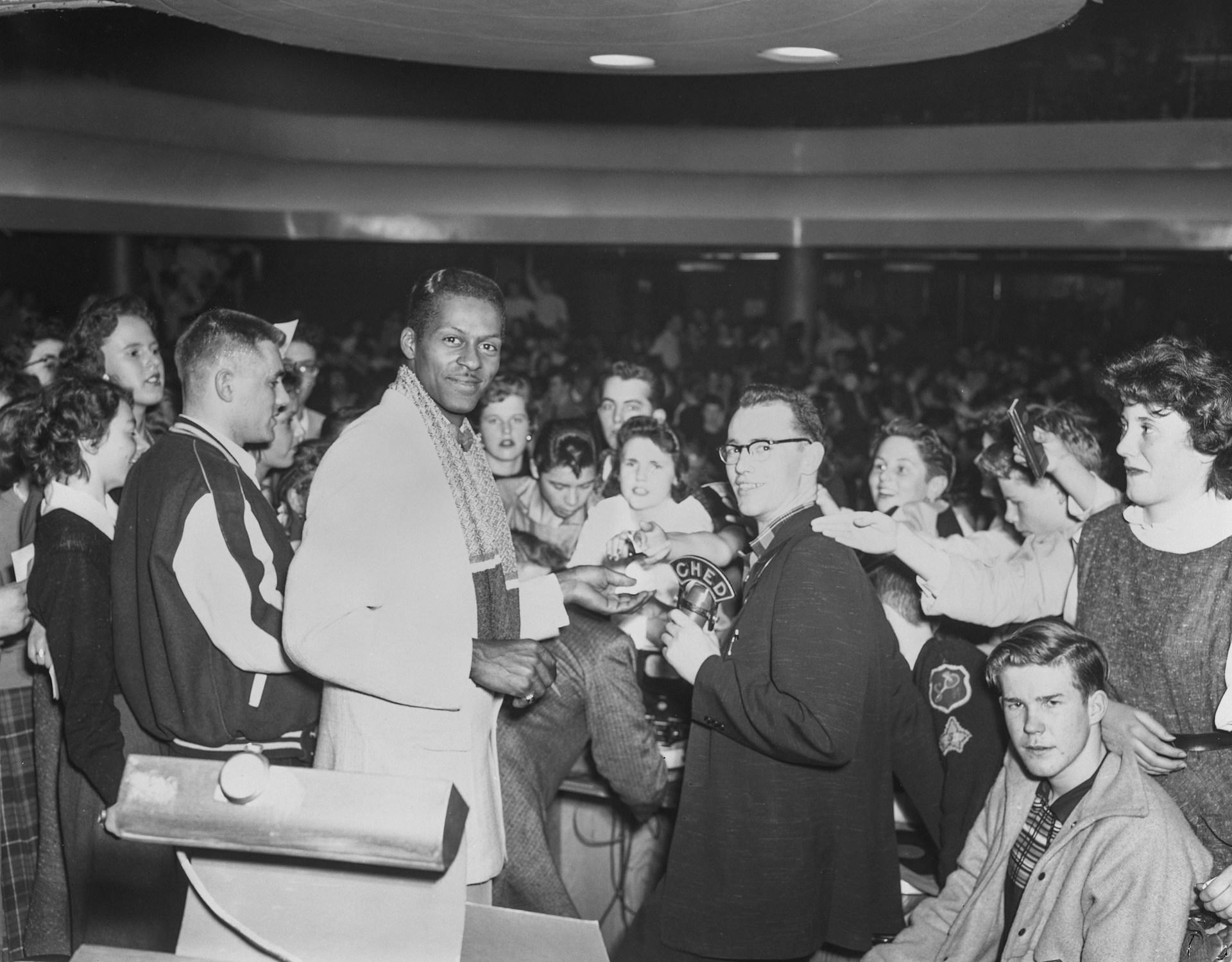 Chuck Berry mit Fans