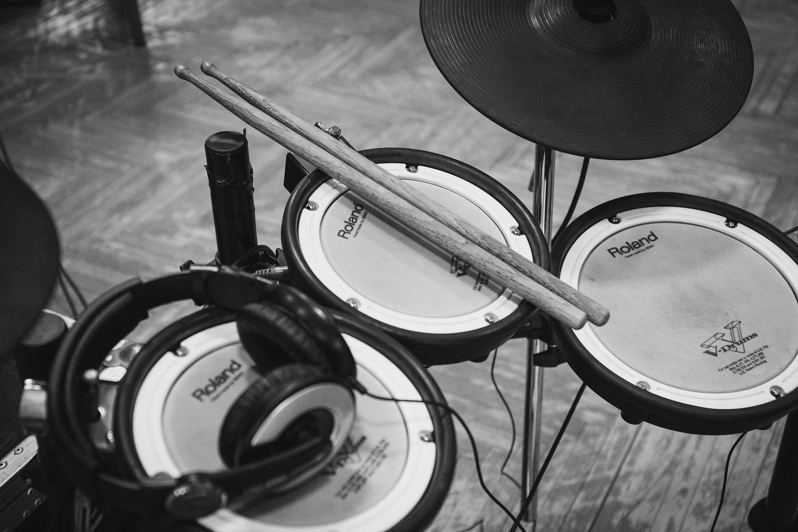 E-Drums eignen sich für das Schlagzeug lernen in Wohnungen.