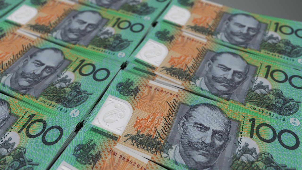How much should an economics tutor charge in Australia?