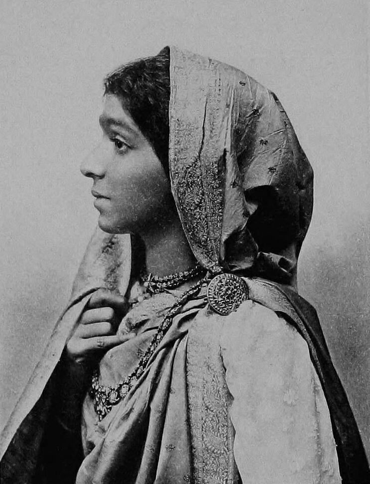 black and white photo of Sarojini Naidu