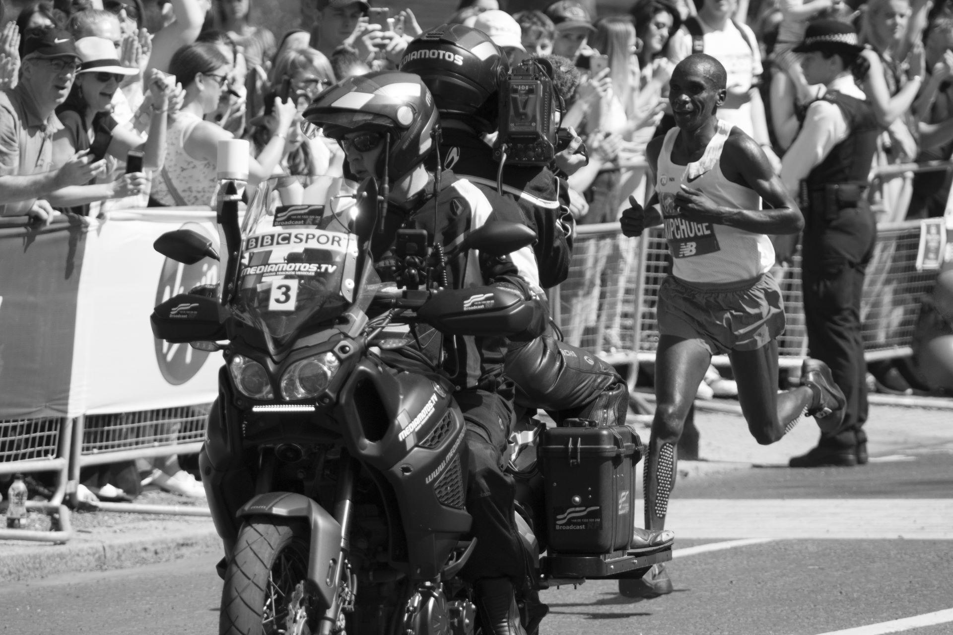 Eliud Kipchoge leading a race.