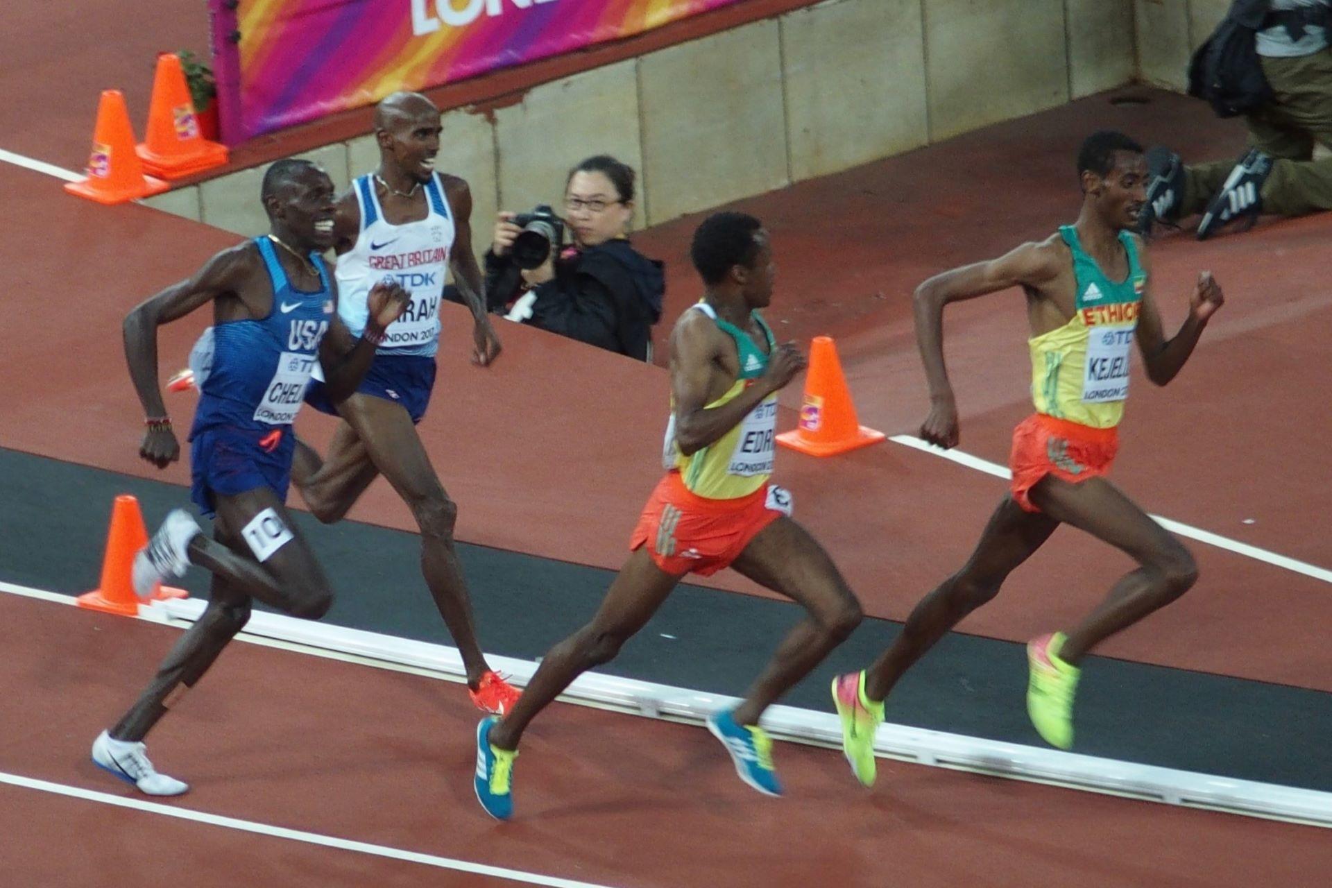 Mo Farah running in a 5,000m race.