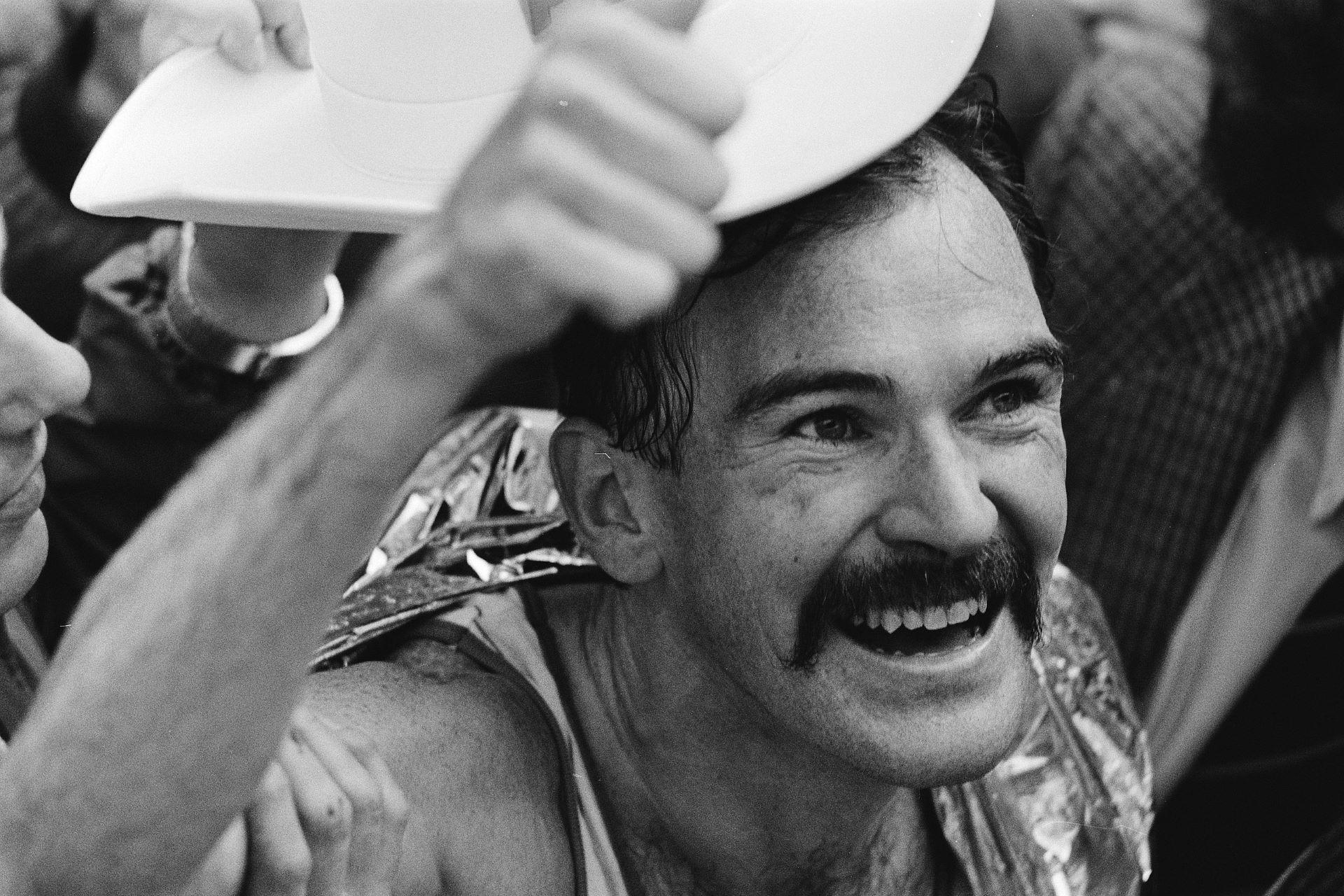 A photo of the long-distance runner Robert de Castella.