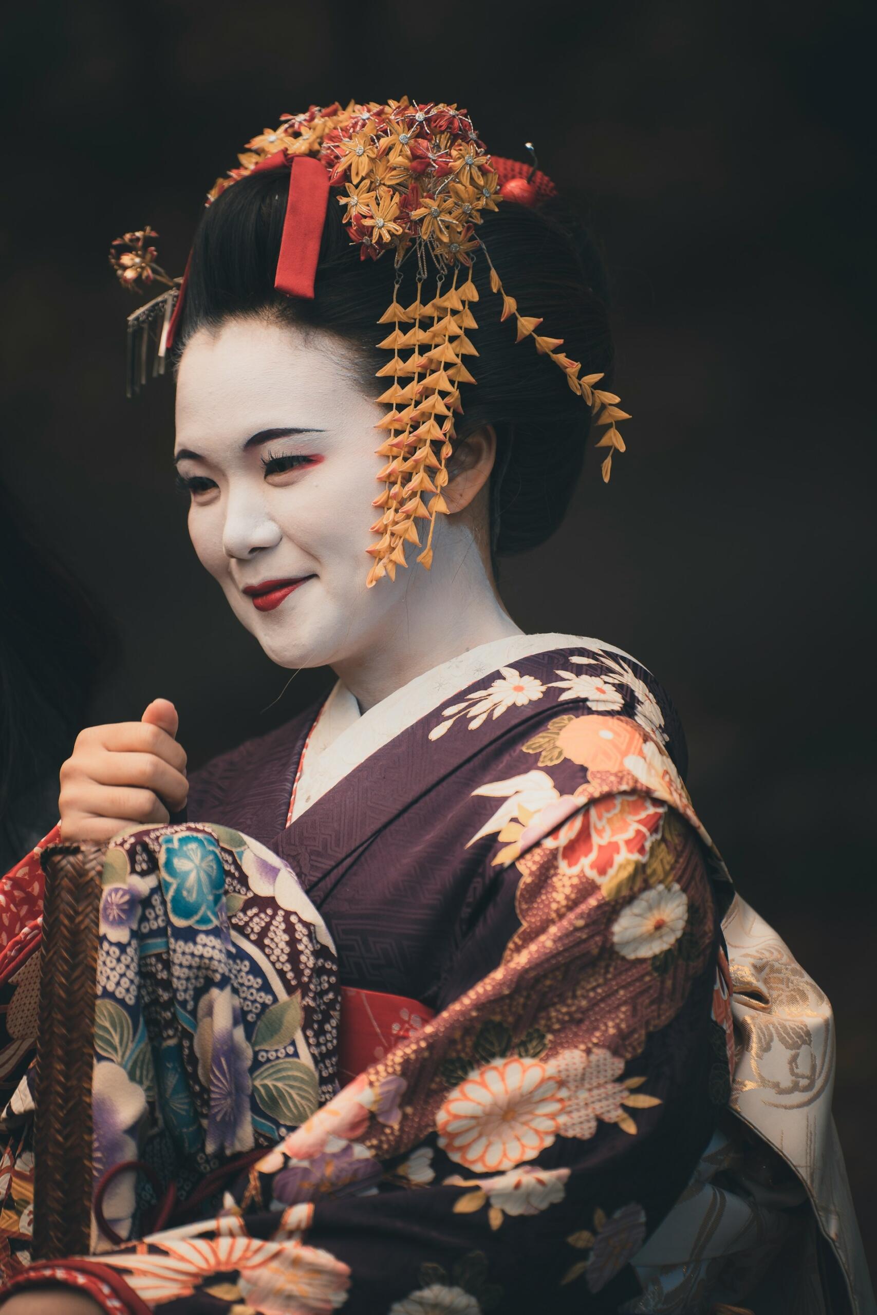 geisha smiling with full makeup and hair