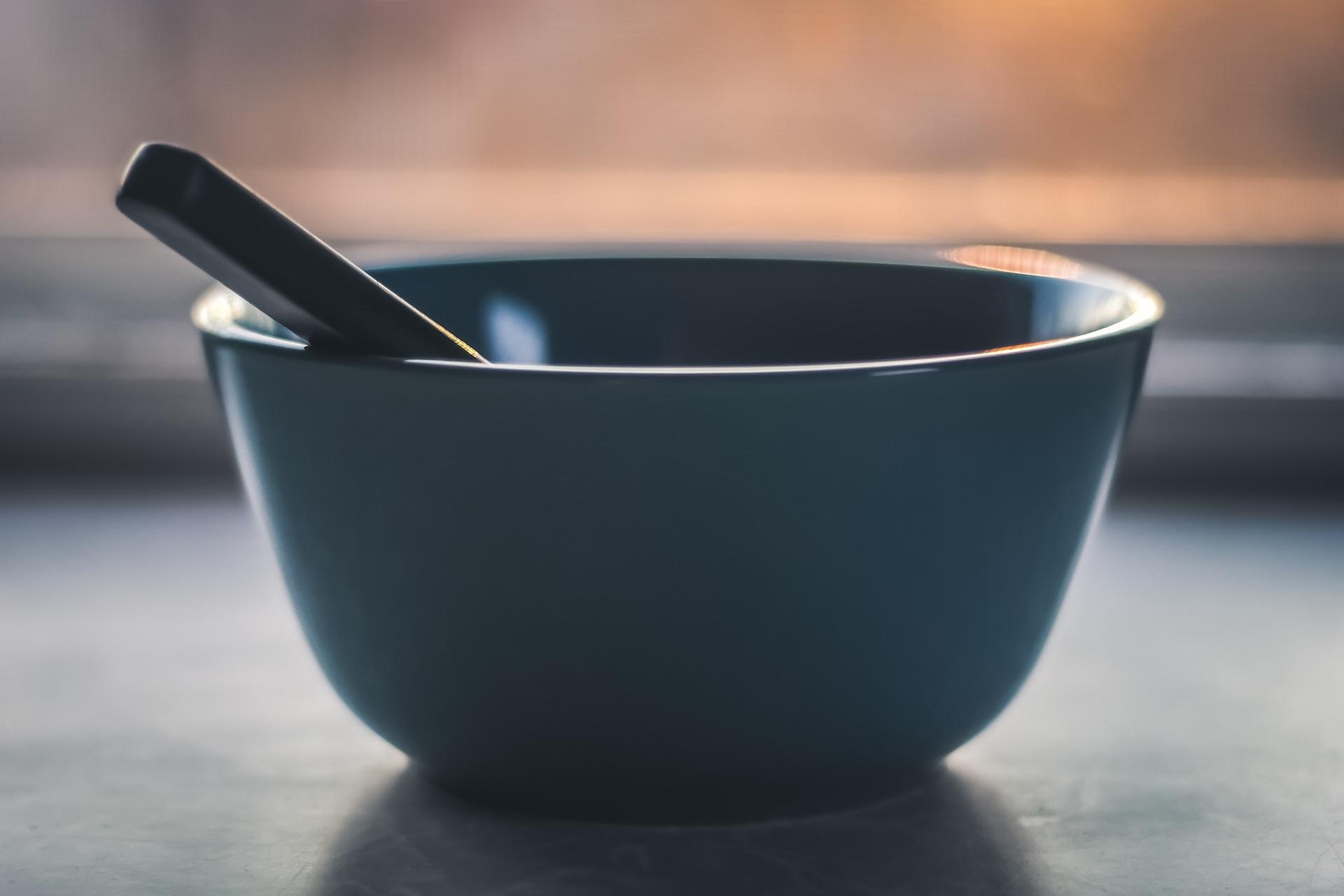 A mixing bowl.