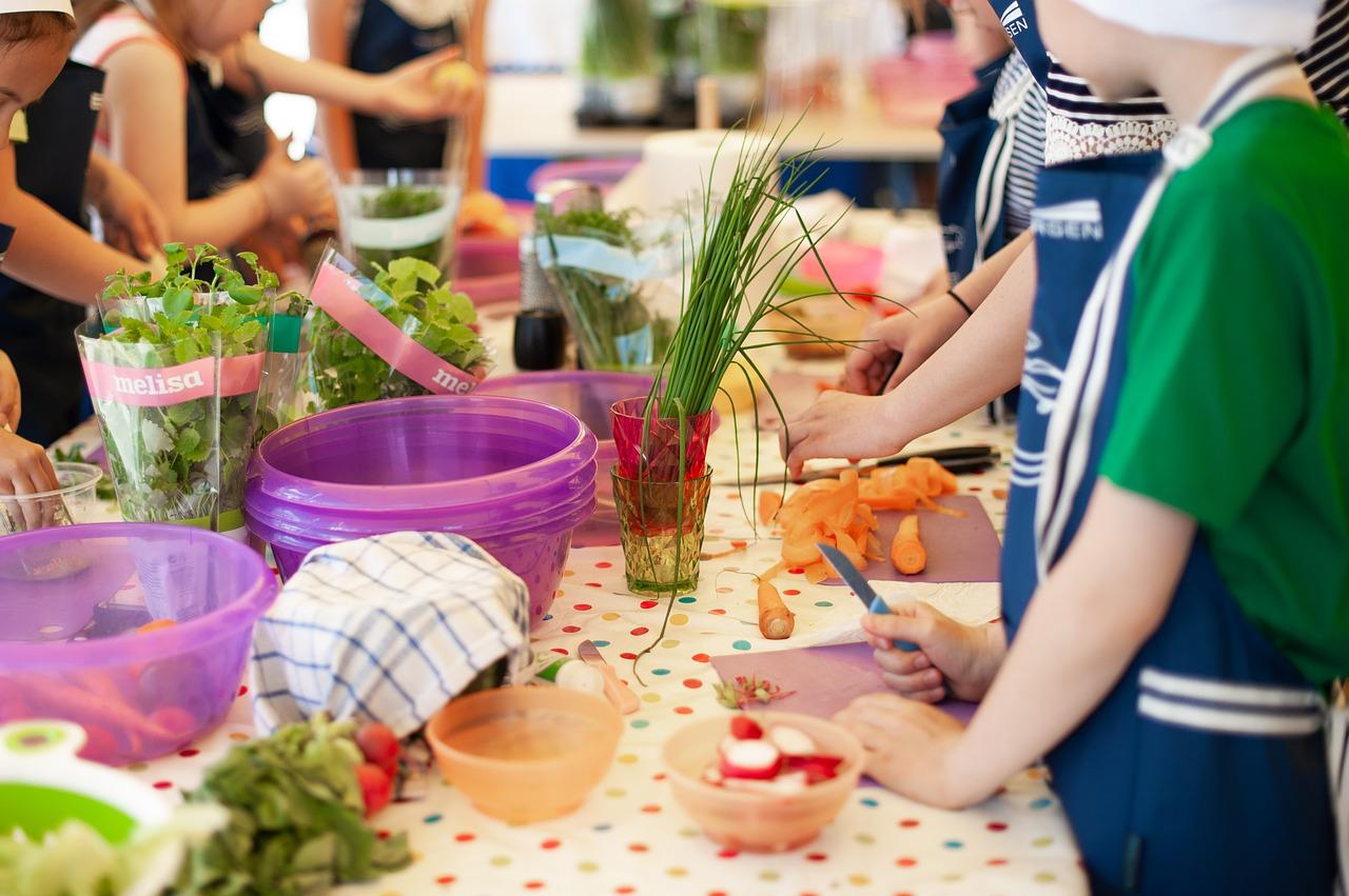 Where do nutritionists work?