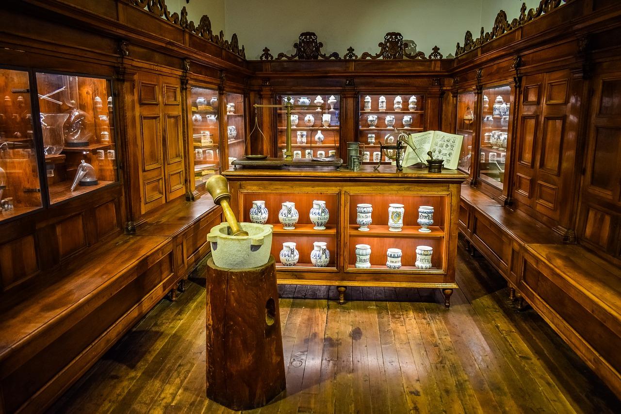 What degree do you need to work in a museum?