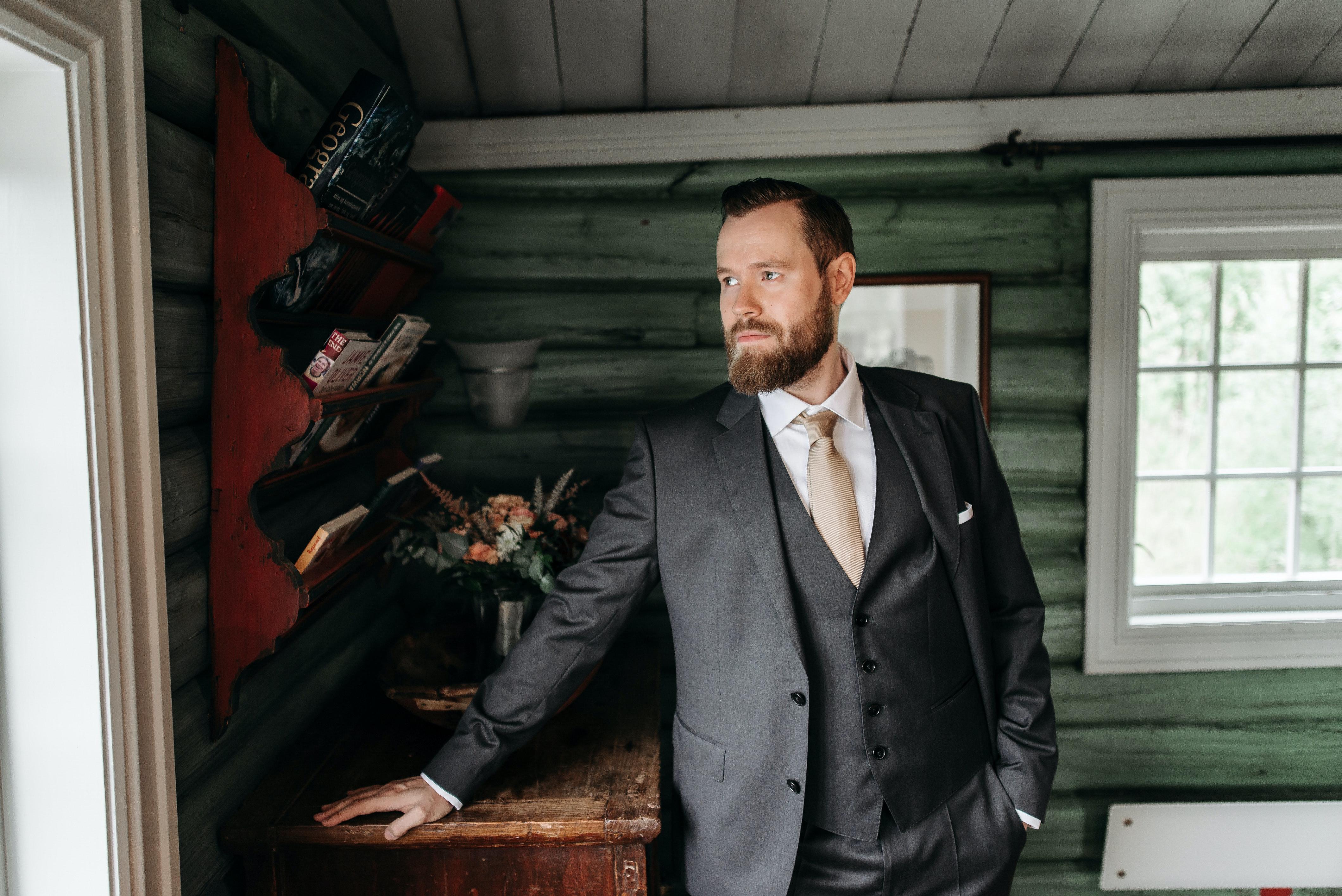 actor with suit performing