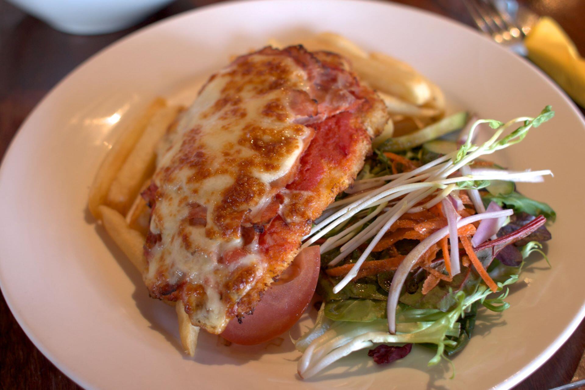 A chicken parmesan.