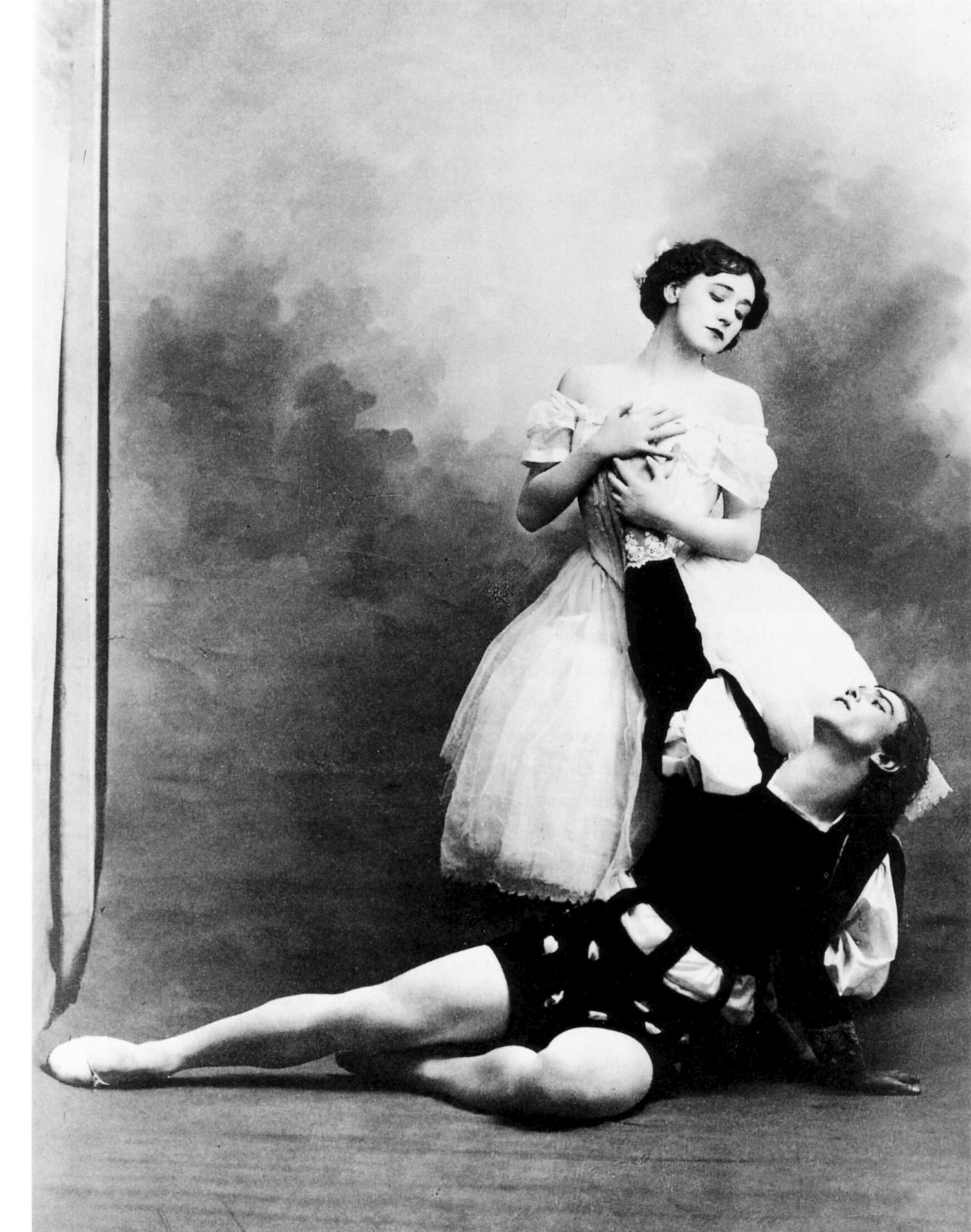 Tamara Karsavina and Vaslav Nijinsky as Giselle and Albrecht.