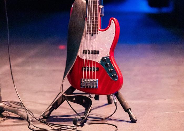 You can find a guitar teacher with real concert experience