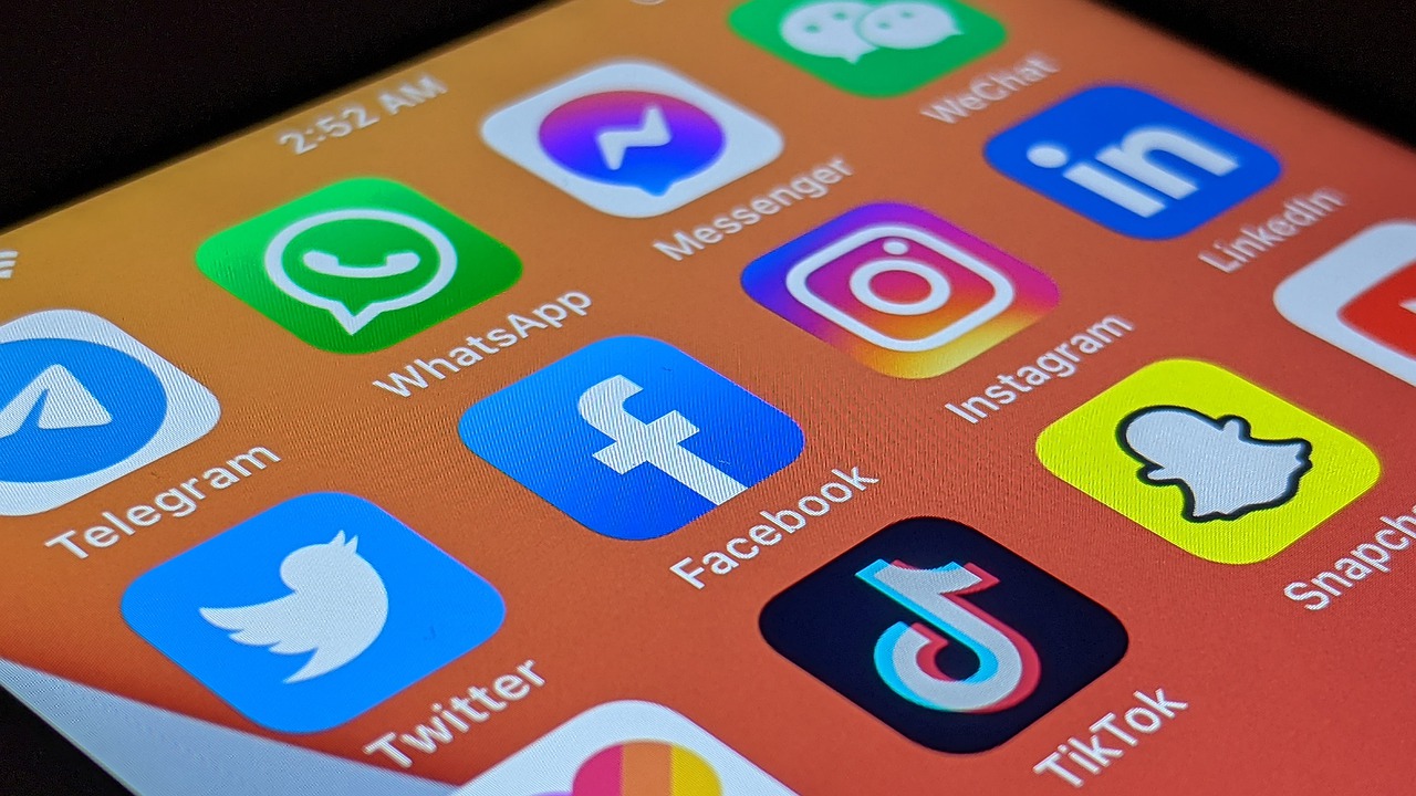 How does marketing work on social media?