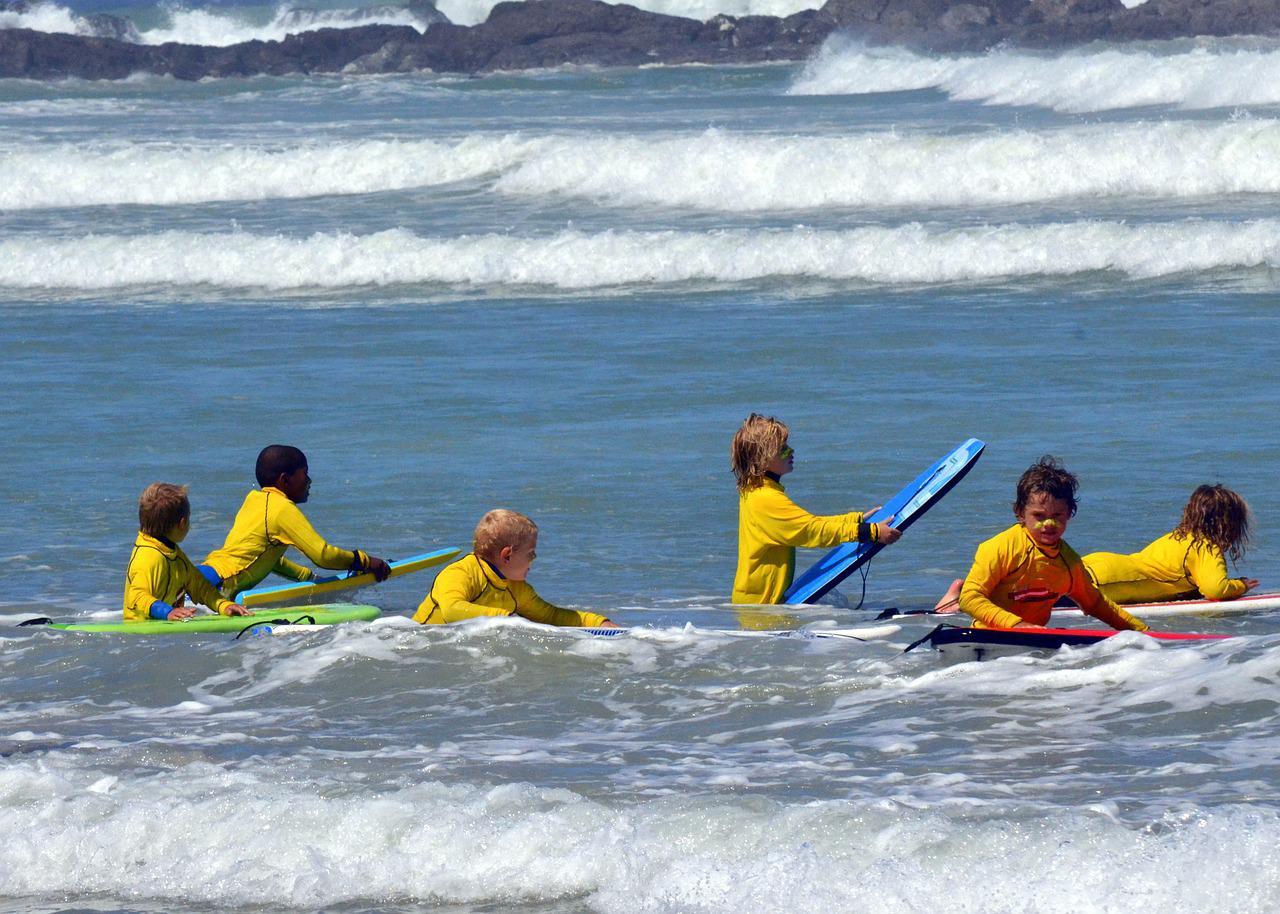 Where do swimming instructors work in Australia?