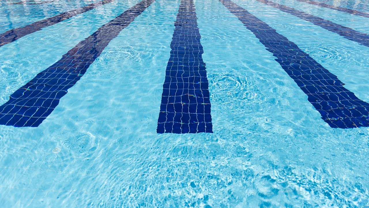 What are the benefits of working as a swimming instructor?