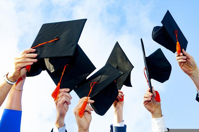 What are some nursing career pathways?