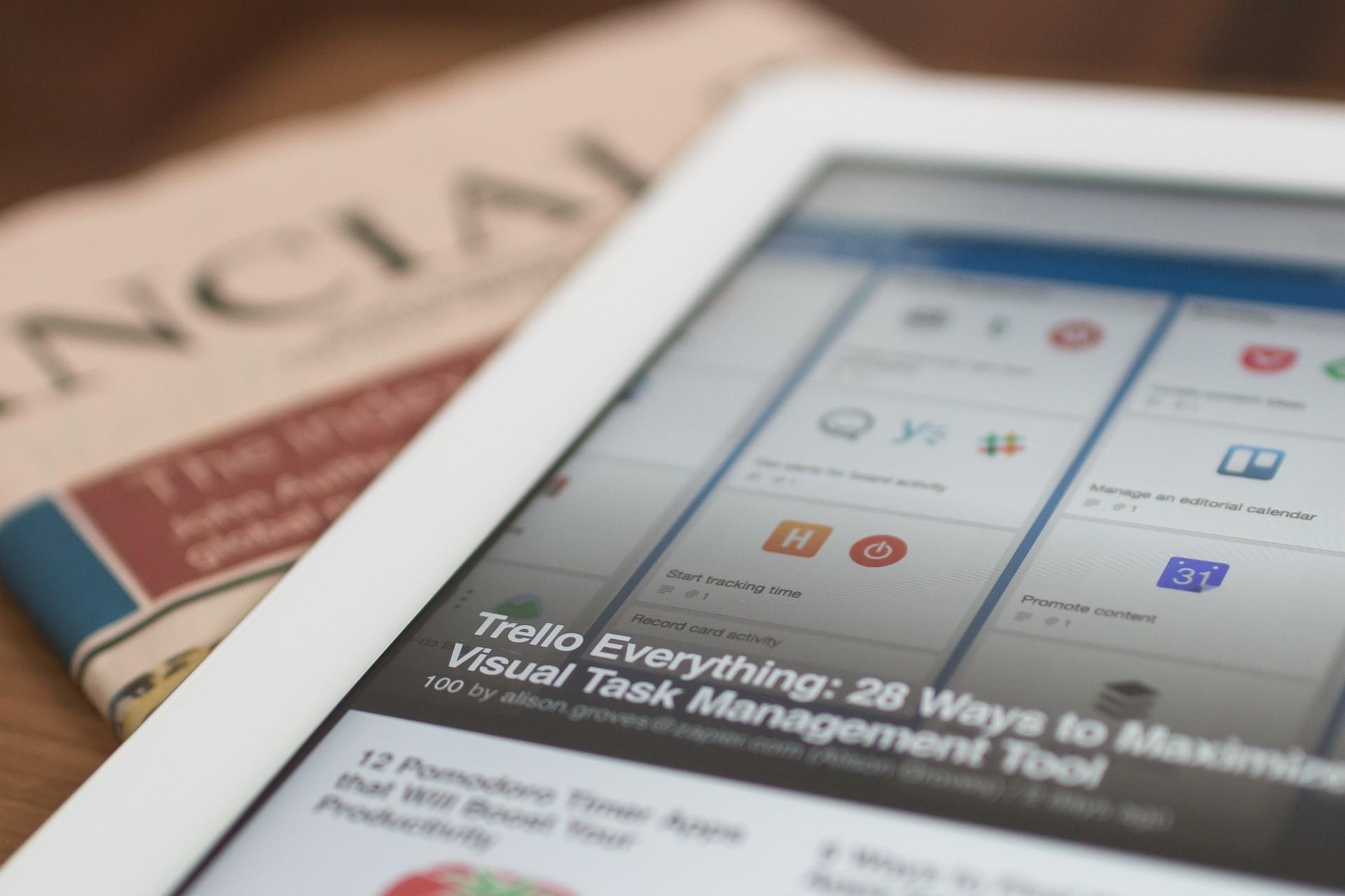 Financial news in paper and digital form