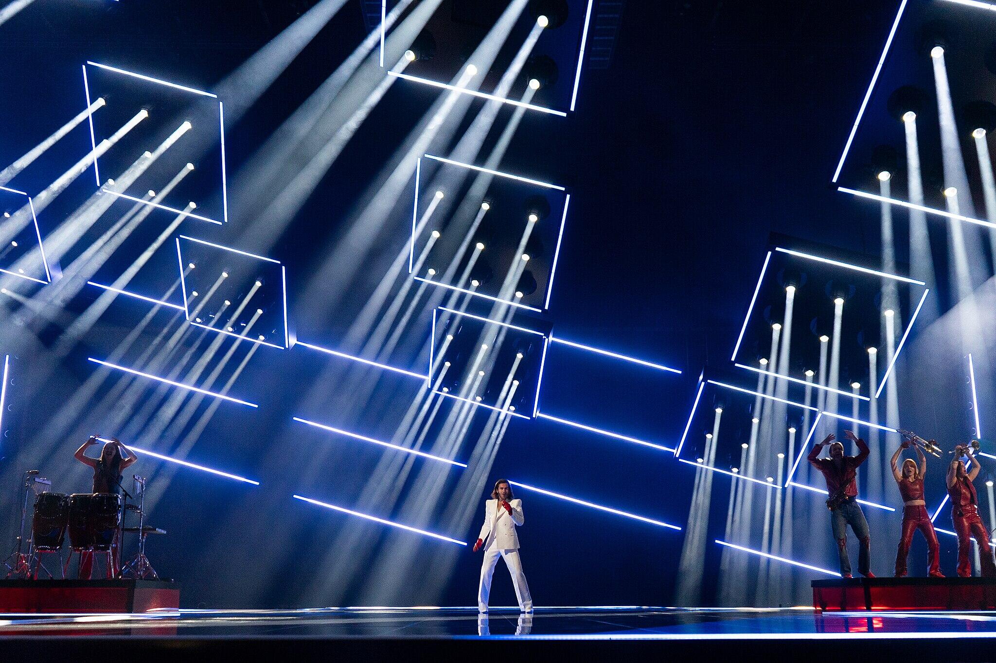 Performer Benjamin Ingrosso on stage