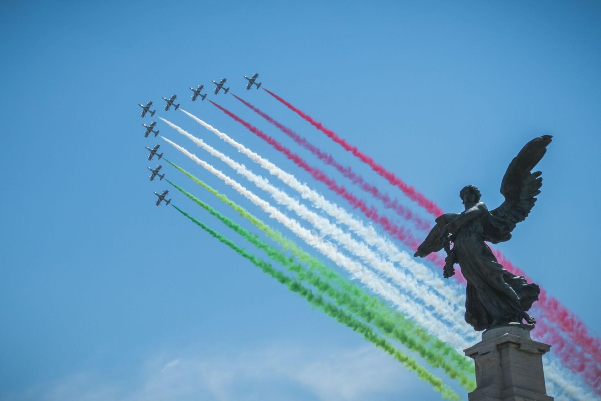 A flyover by the Italian Airforce with the colours of the Italian flag in the smoke.