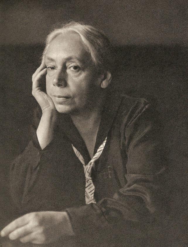 Photo portrait of Kollwitz in 1927