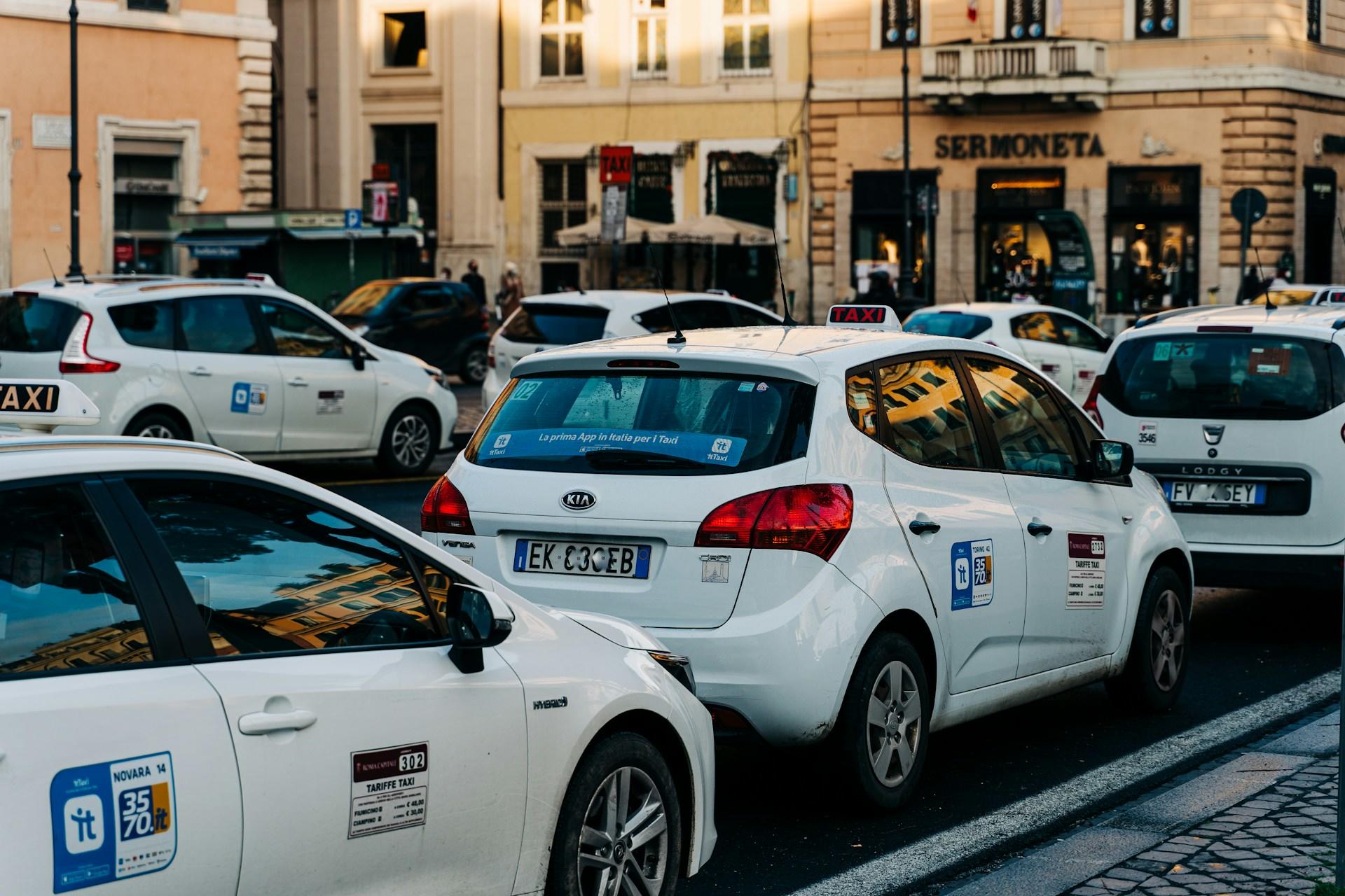 Taxis in Rome waiting for people.