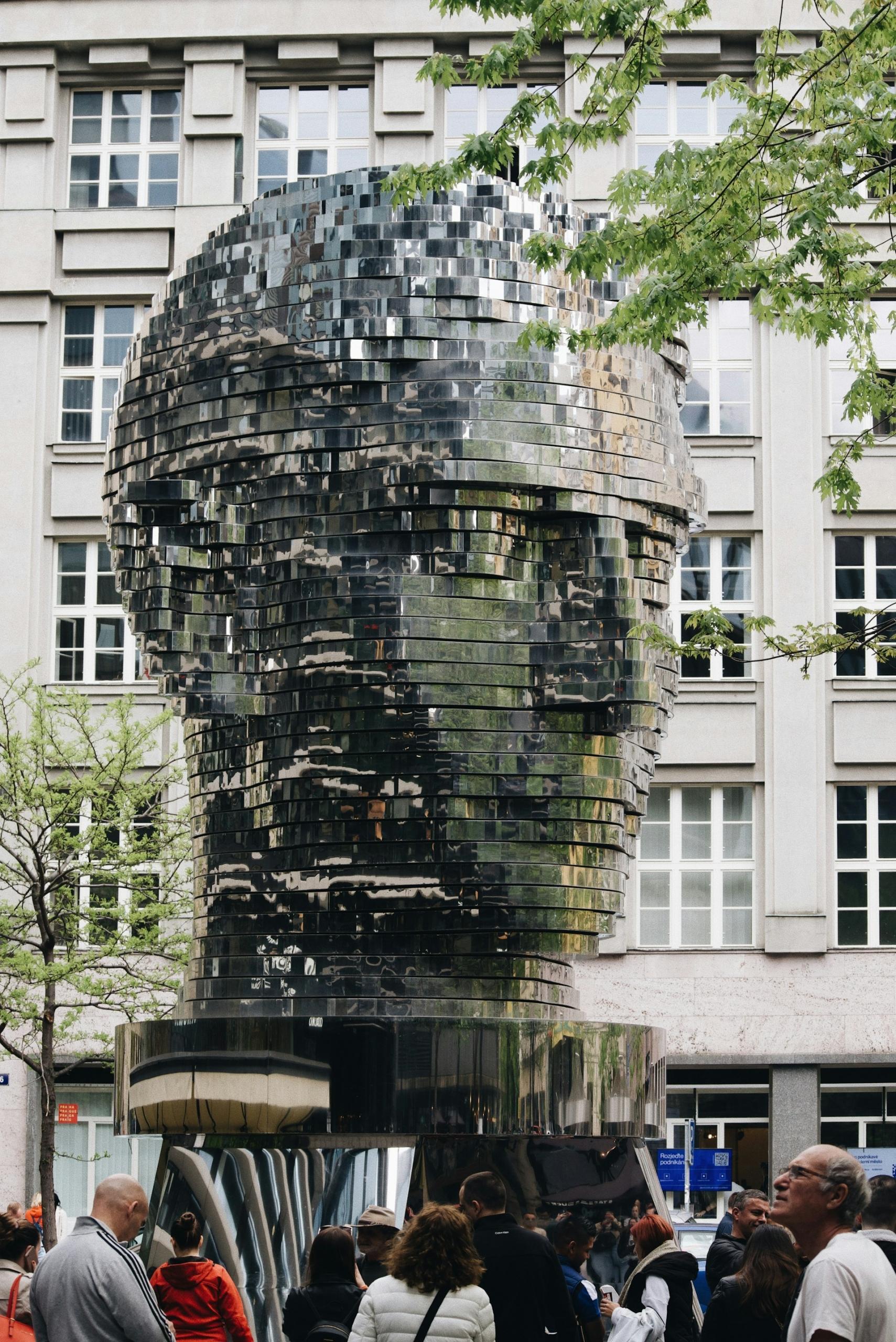 A head statue formed by multitudes of mirrored panels. 