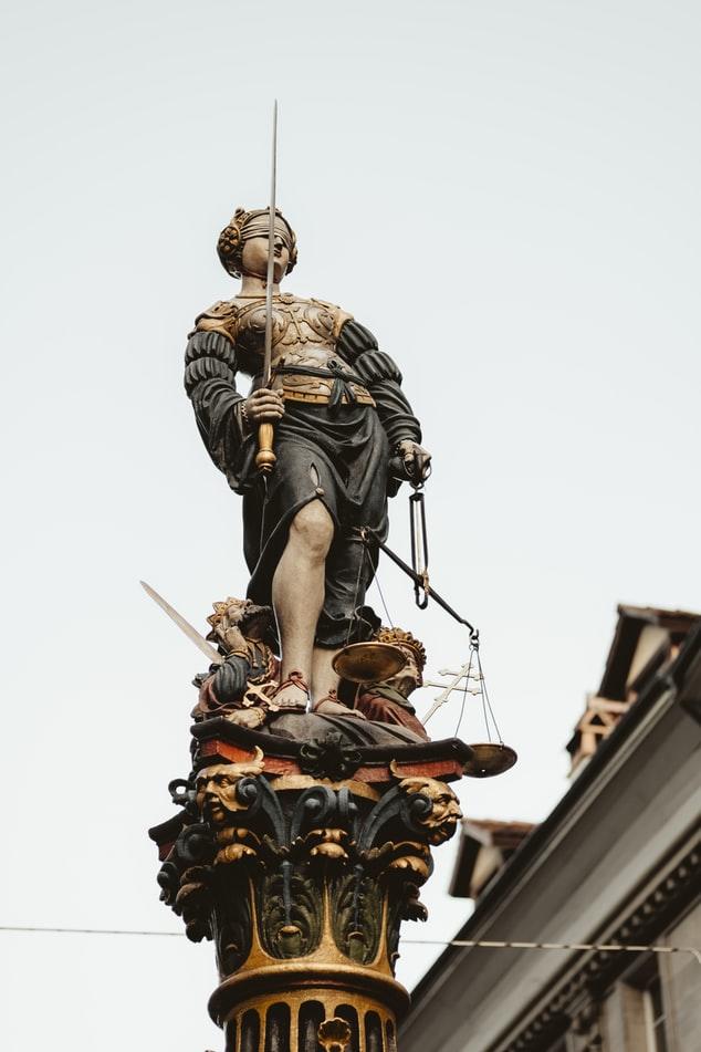 A statue of Jusitita