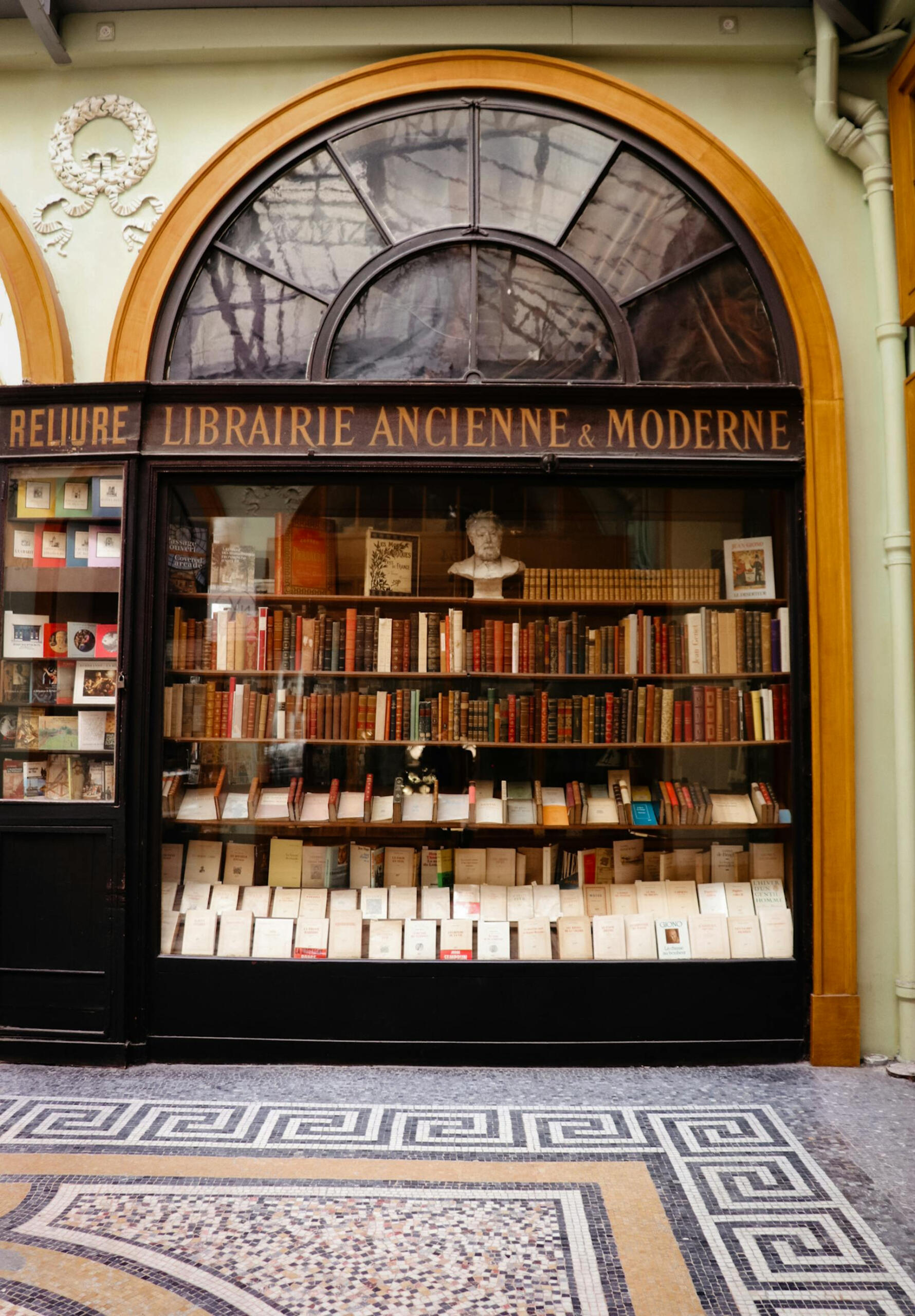 French library bookstore