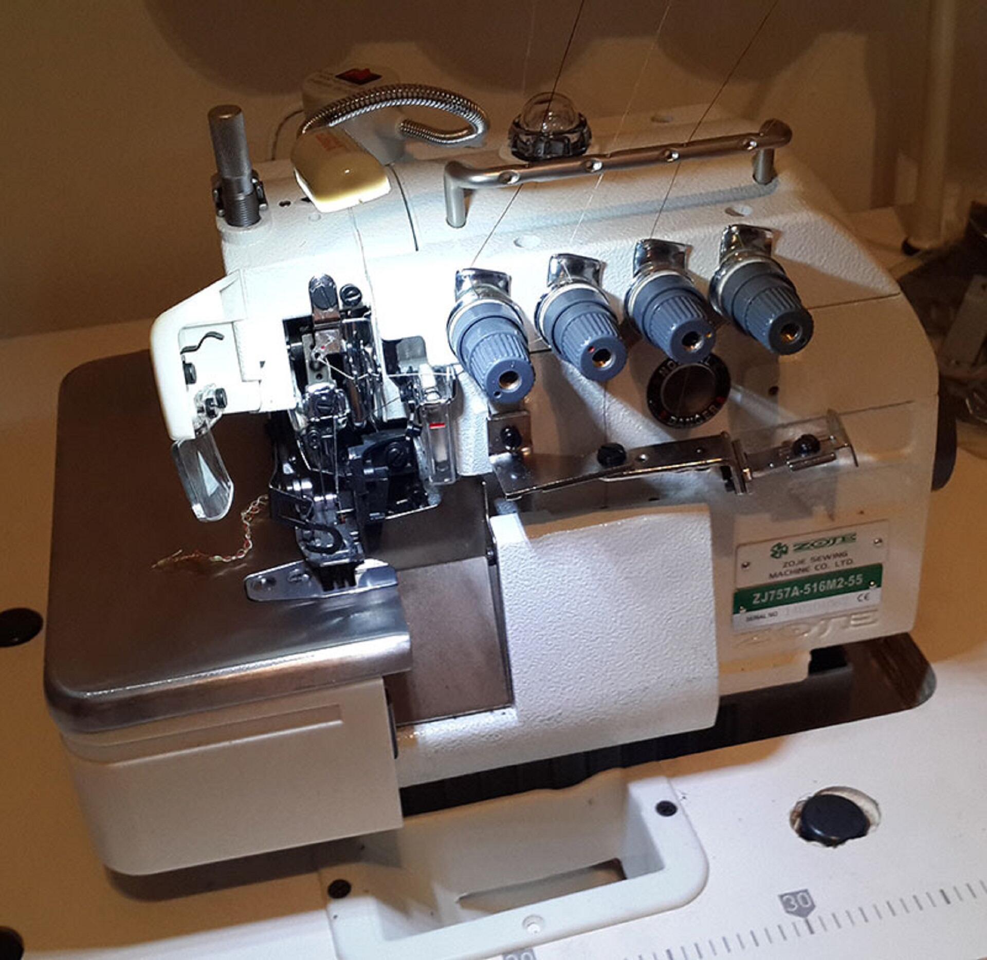 An overlock machine that can work four threads.