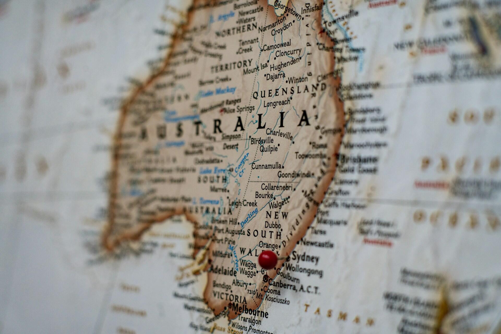 A map of Australia with a red pin next to Sydney.