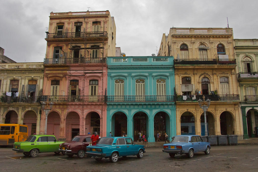 Explore Cuba and improve your skills in Spanish with conversations with the native Spanish speakers
