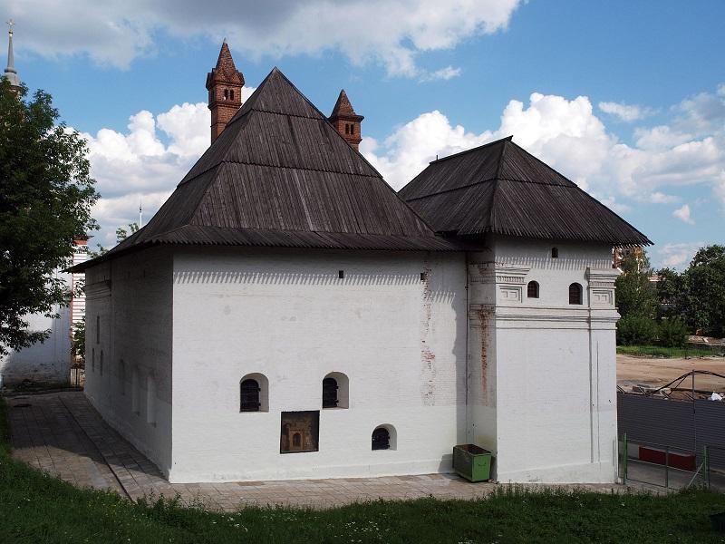 This 17th Century English courthouse proves UK-Russian centuries-old ties.