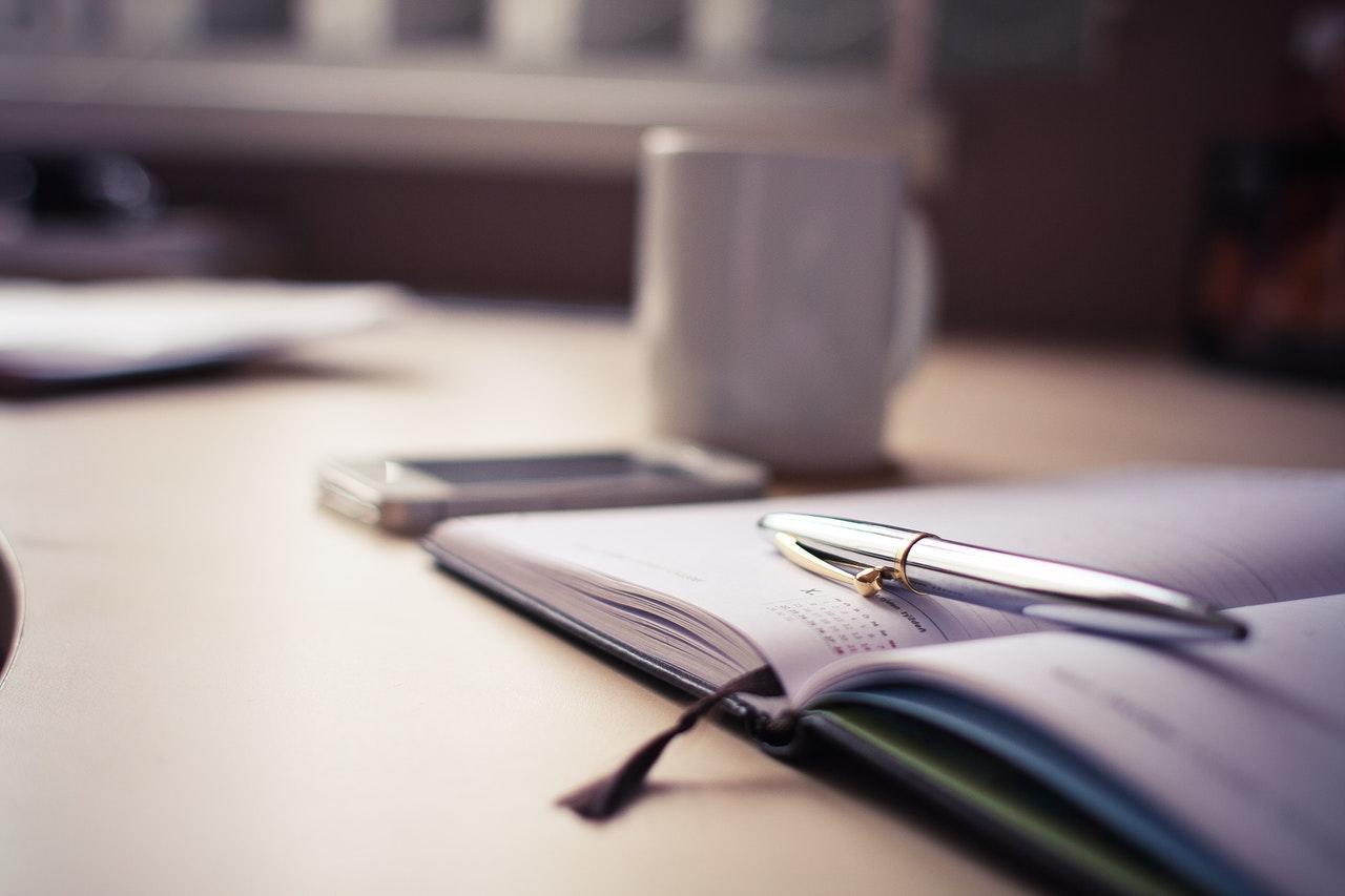Browse through information online and find university studies for the right fees. 
