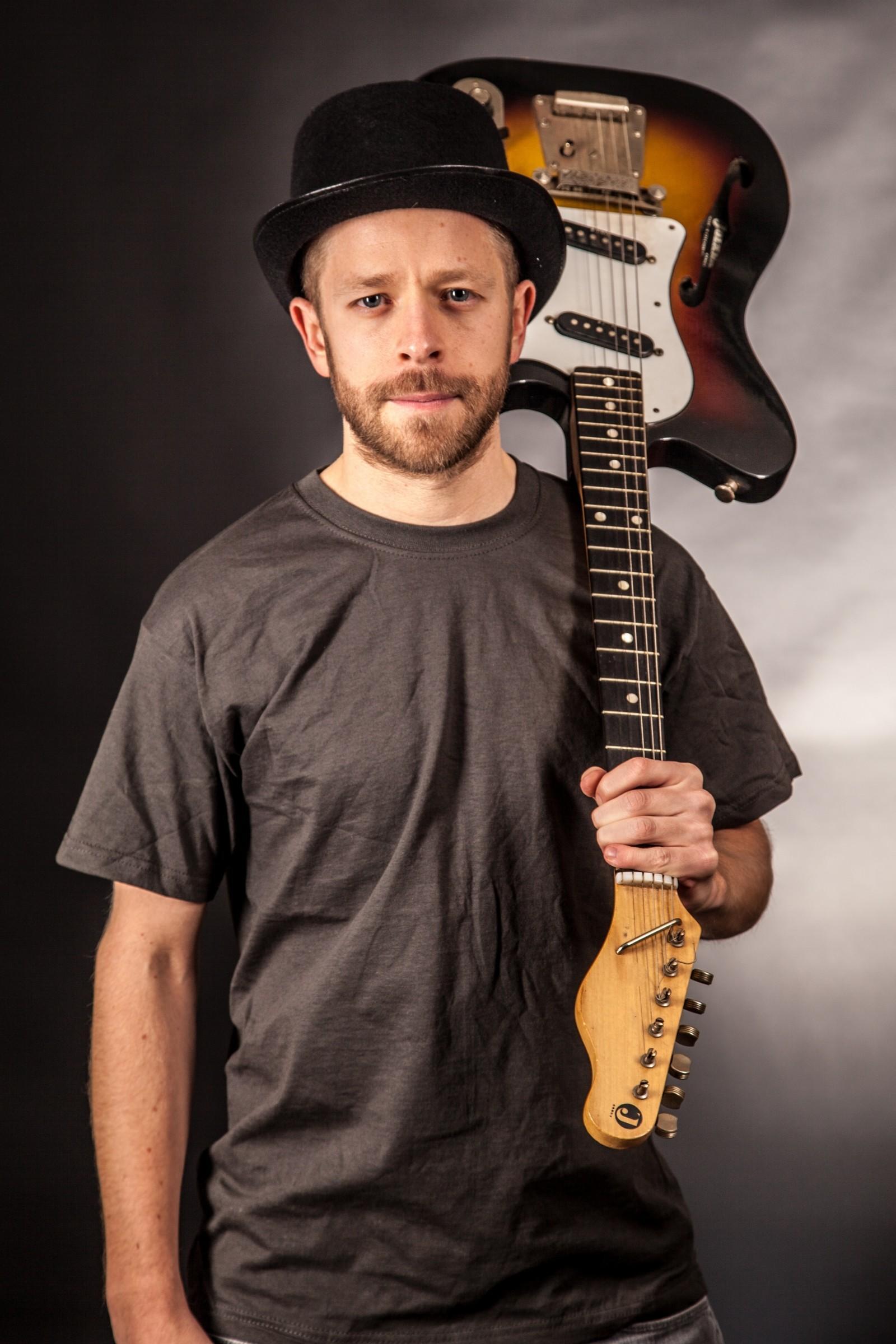 a guitar teacher who can help you learn guitar