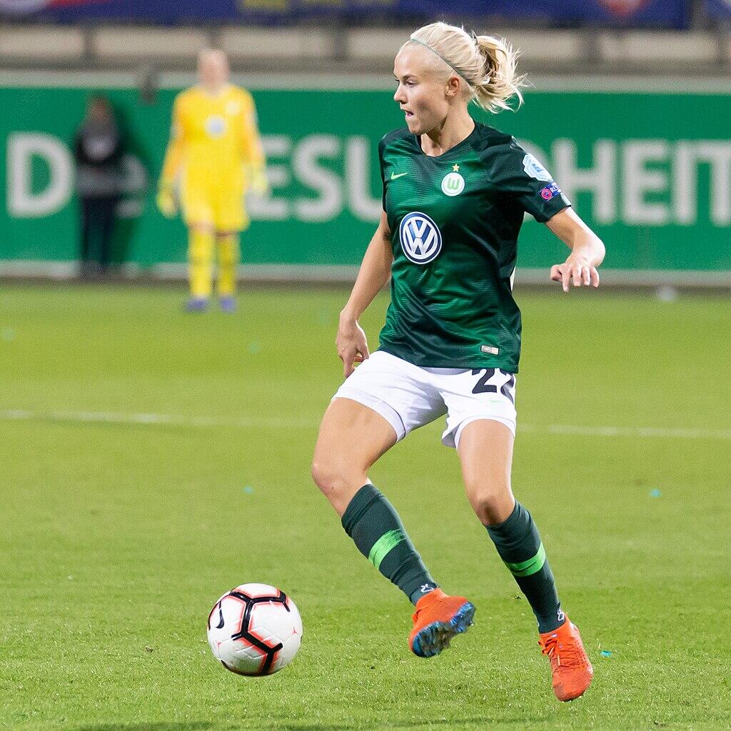 Pernille Harder for VfL Wolfsburg 2019