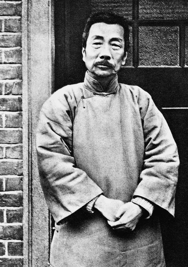 Chinese writer Lu Xun wearing changshan.