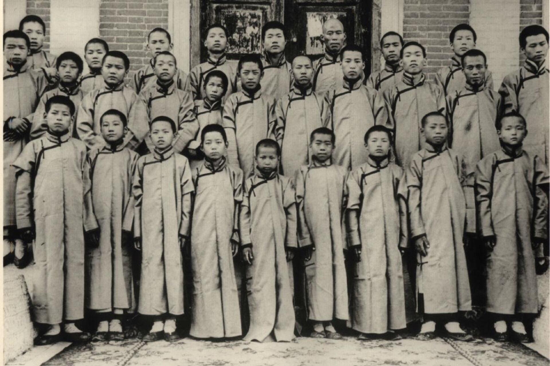 A group of schoolboys wearing Manchu clothing. 