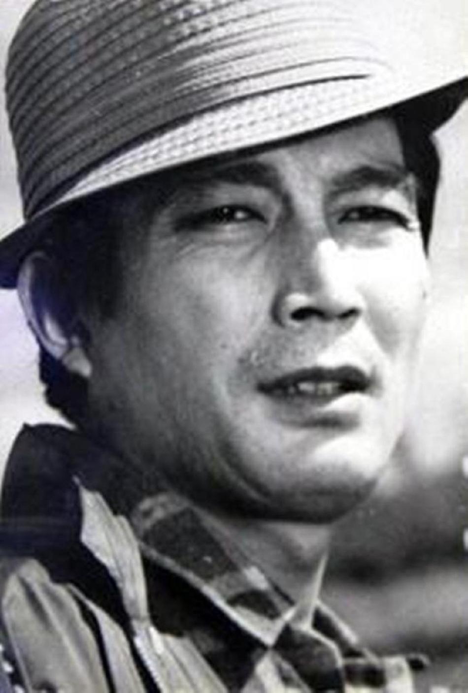 black and white photo of Shin Sung-il