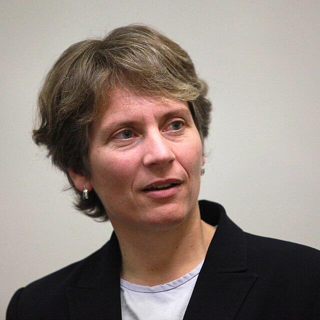 Carolyn Bertozzi, američka hemičarka, tokom Emanuel Merck predavanja 2011. godine na Tehničkom univerzitetu u Darmstadtu