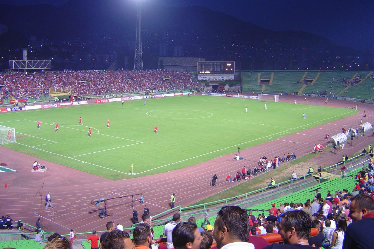 Panoramski pogled na stadion Asim Ferhatović Hase Koševo u Sarajevu, najveći stadion u BiH, tokom fudbalske utakmice.