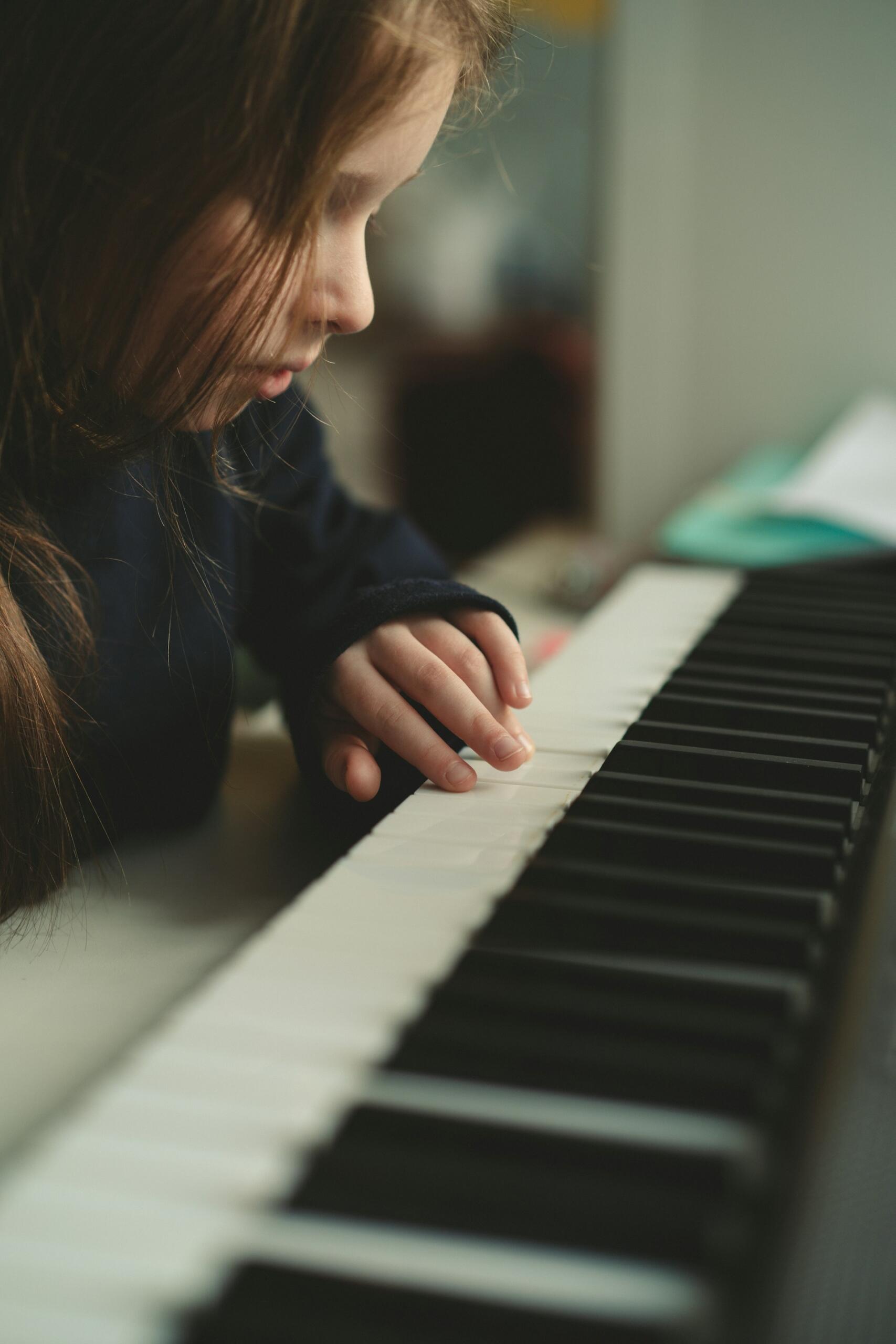petite fille piano