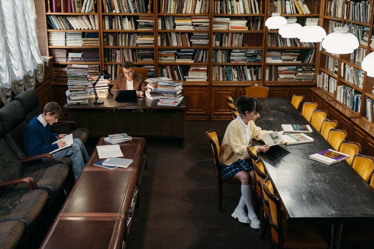 etudiants a la bibliotheque