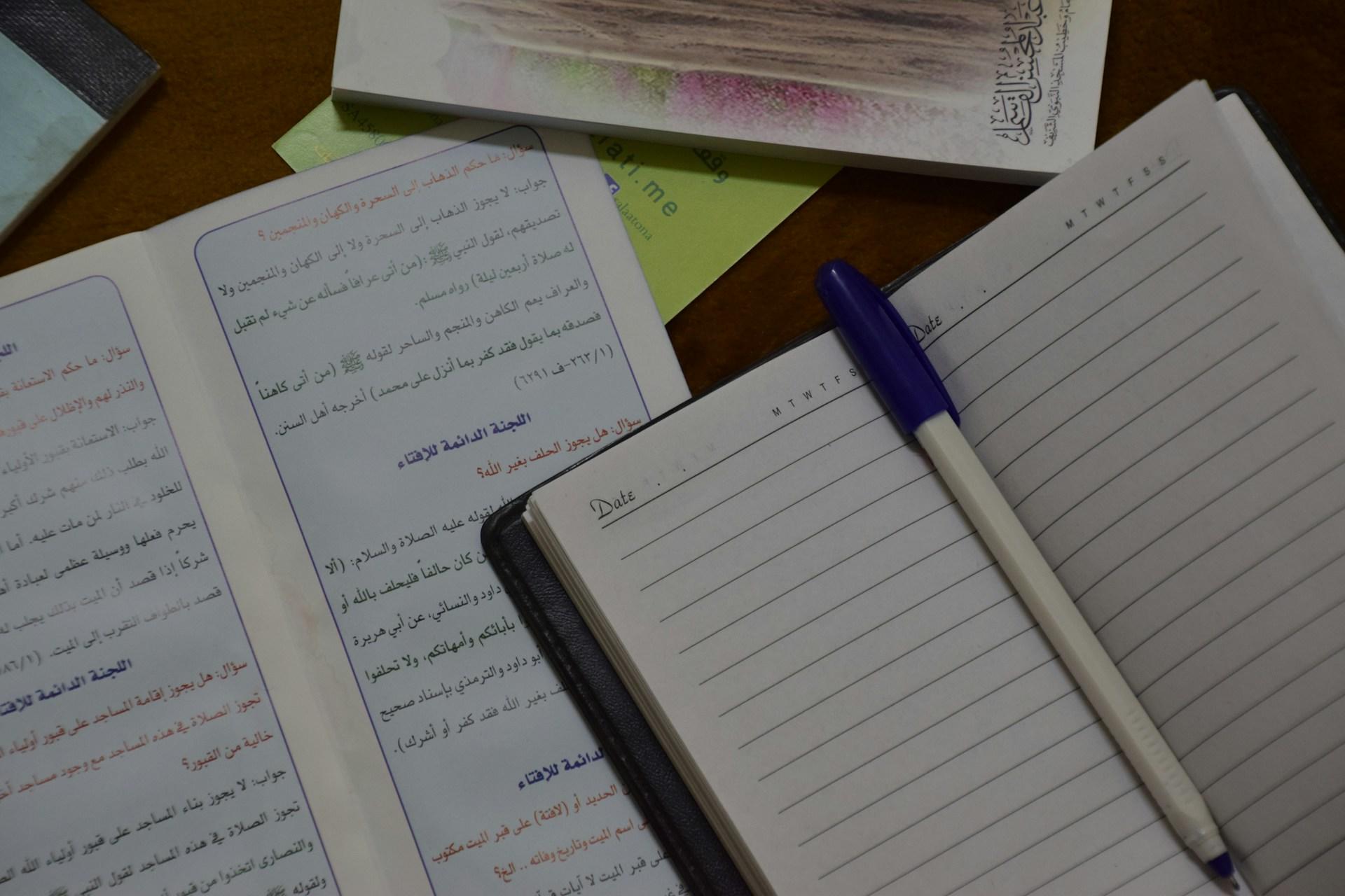 écriture arabe dans un agenda