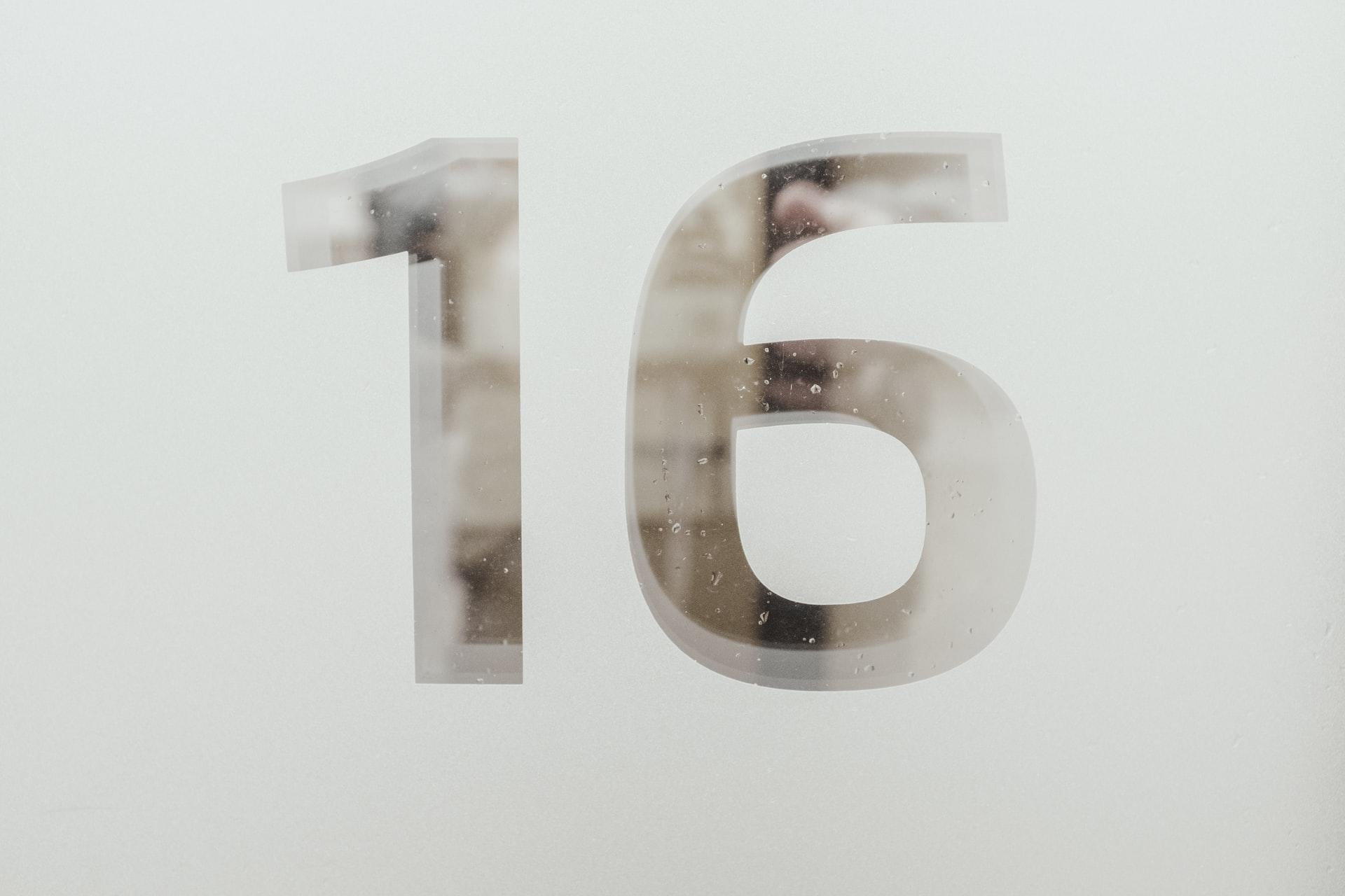 calcul chiffre 16 argenté