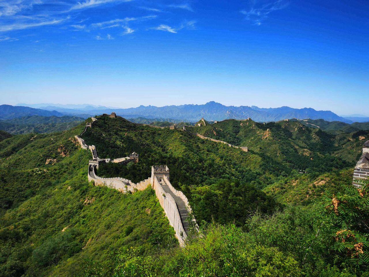muraille de chine sous un beau ciel bleu